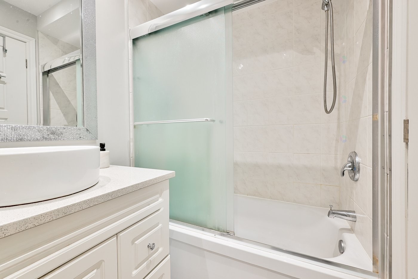 









111


Rue Jubilee

,
Longueuil (Greenfield Park),




QC
J4V3A7

