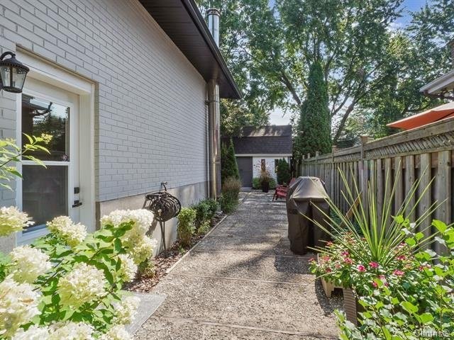 









111


Rue Jubilee

,
Longueuil (Greenfield Park),




QC
J4V3A7

