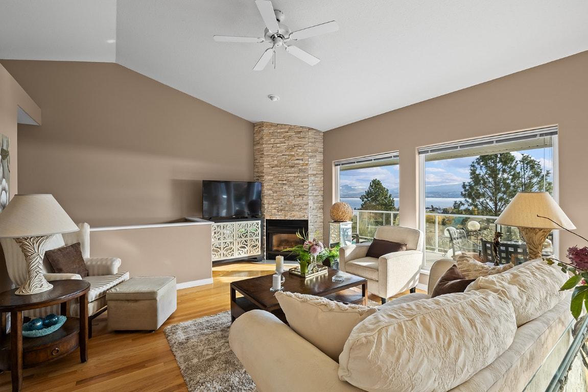 









3576


Apple Way

Boulevard,
West Kelowna,




BC
V4T 1Y7

