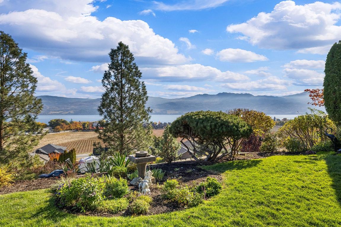 









3576


Apple Way

Boulevard,
West Kelowna,




BC
V4T 1Y7

