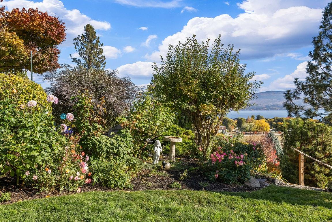 









3576


Apple Way

Boulevard,
West Kelowna,




BC
V4T 1Y7

