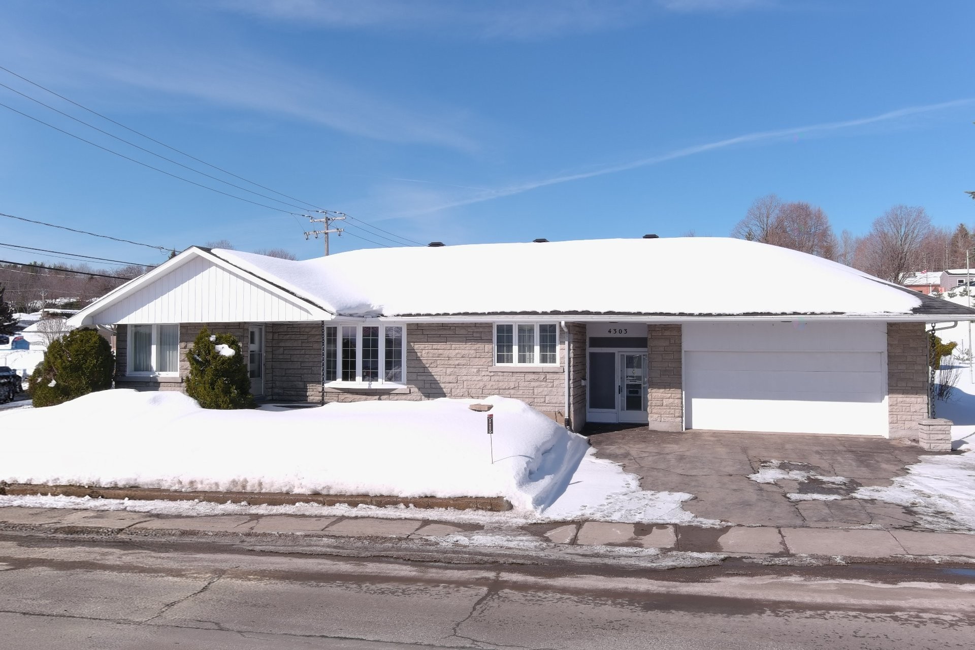 









4303


Boul. des Hêtres

,
Shawinigan,




QC
G9N4V5


