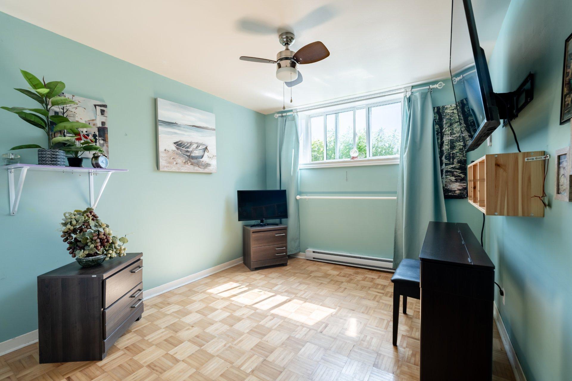 









9267


Boul. LaSalle

, 9,
Montréal (LaSalle),




QC
H8R2M6

