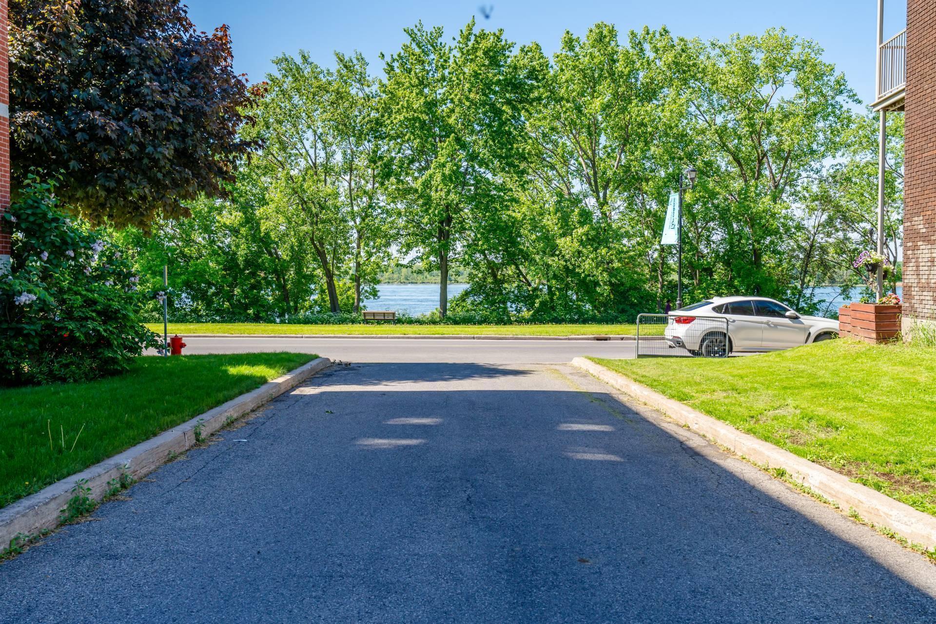 









9267


Boul. LaSalle

, 9,
Montréal (LaSalle),




QC
H8R2M6

