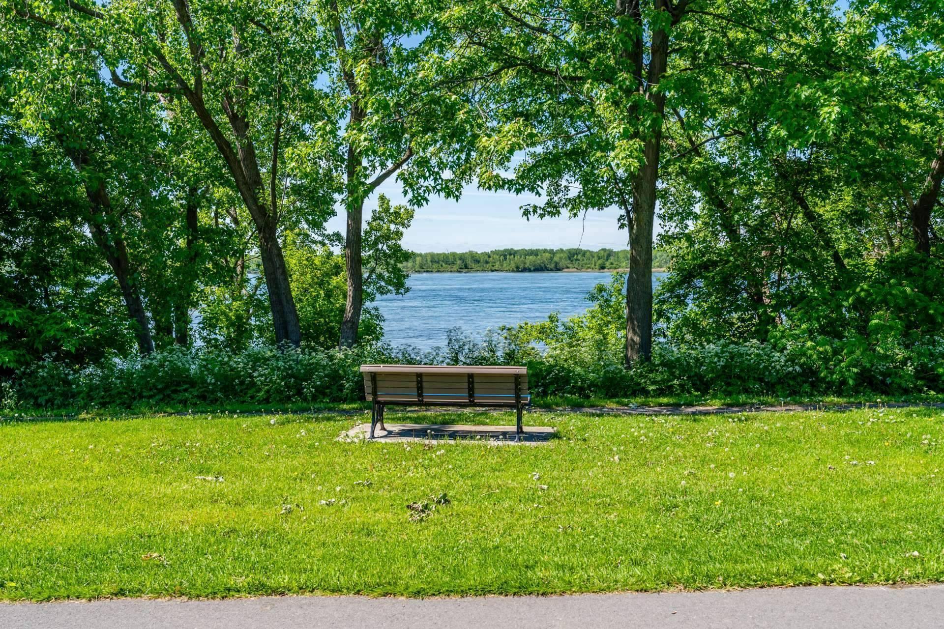 









9267


Boul. LaSalle

, 9,
Montréal (LaSalle),




QC
H8R2M6

