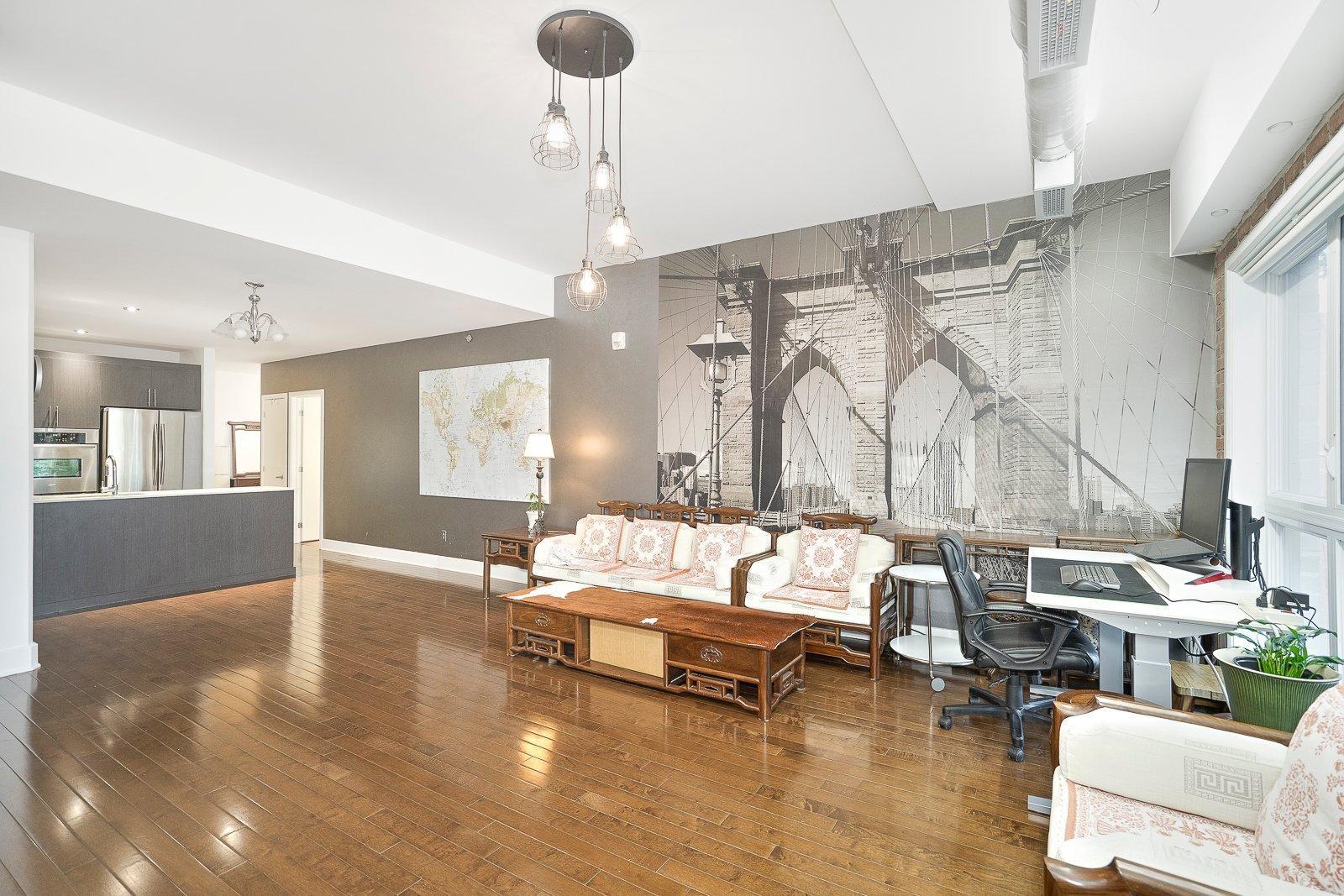 









2375


Av. Ekers

, 204,
Mont-Royal,




QC
H3S1C6

