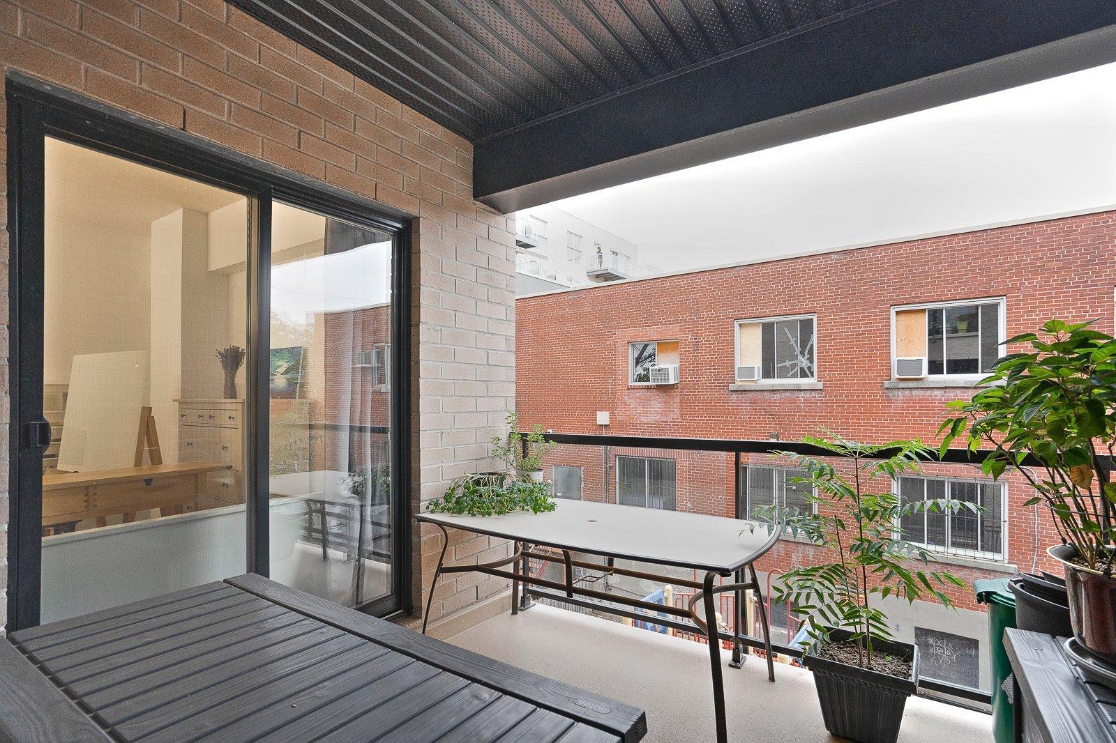 









2375


Av. Ekers

, 204,
Mont-Royal,




QC
H3S1C6

