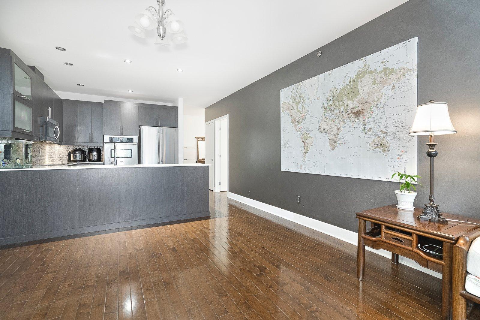 









2375


Av. Ekers

, 204,
Mont-Royal,




QC
H3S1C6

