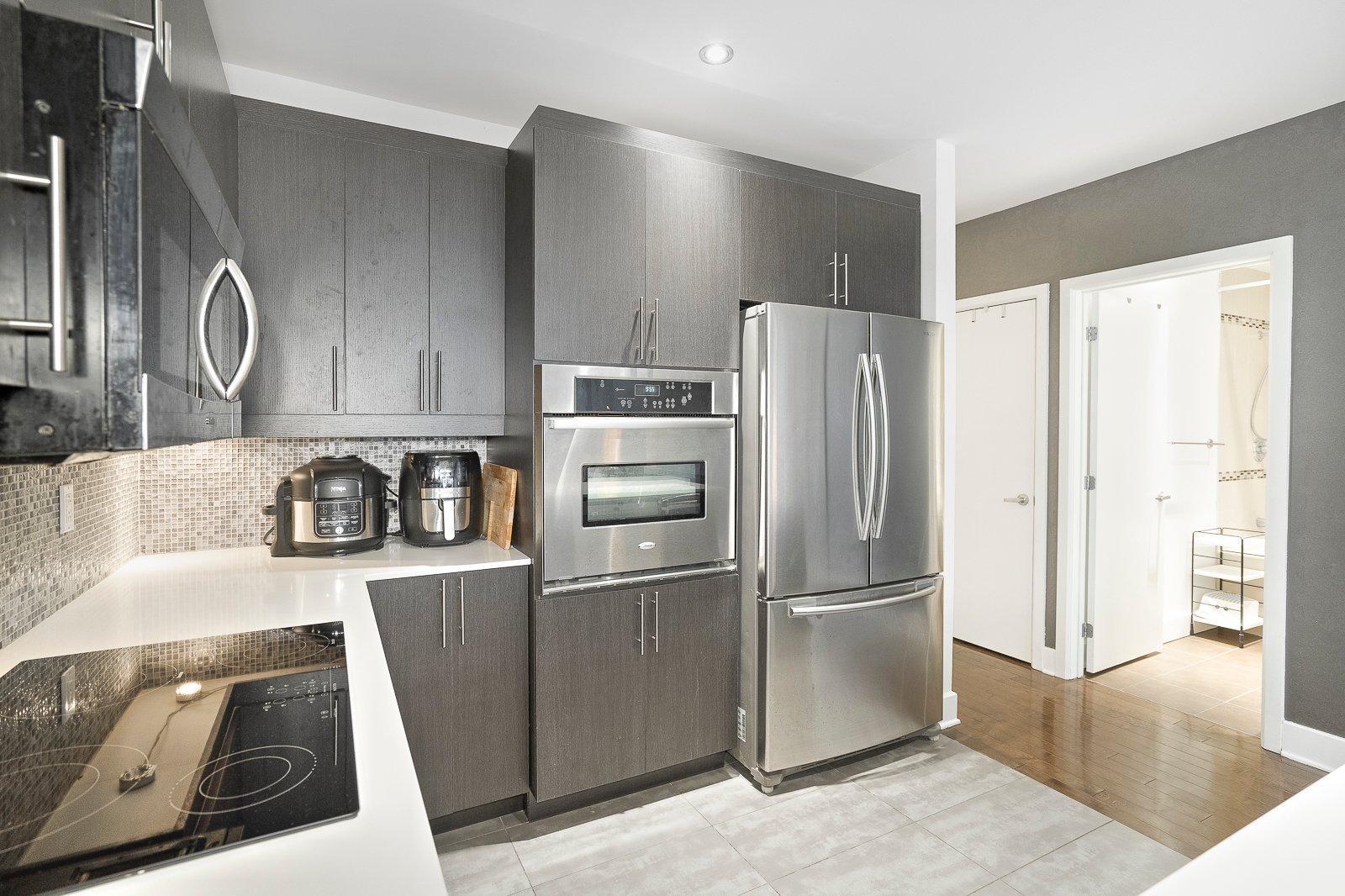 









2375


Av. Ekers

, 204,
Mont-Royal,




QC
H3S1C6

