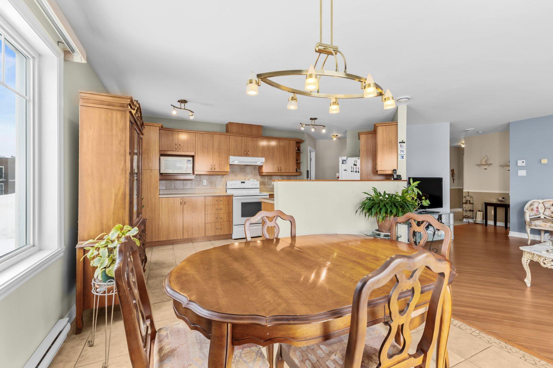 









2525


Rue Dutrisac

, 302,
Vaudreuil-Dorion,




QC
J7V9W7

