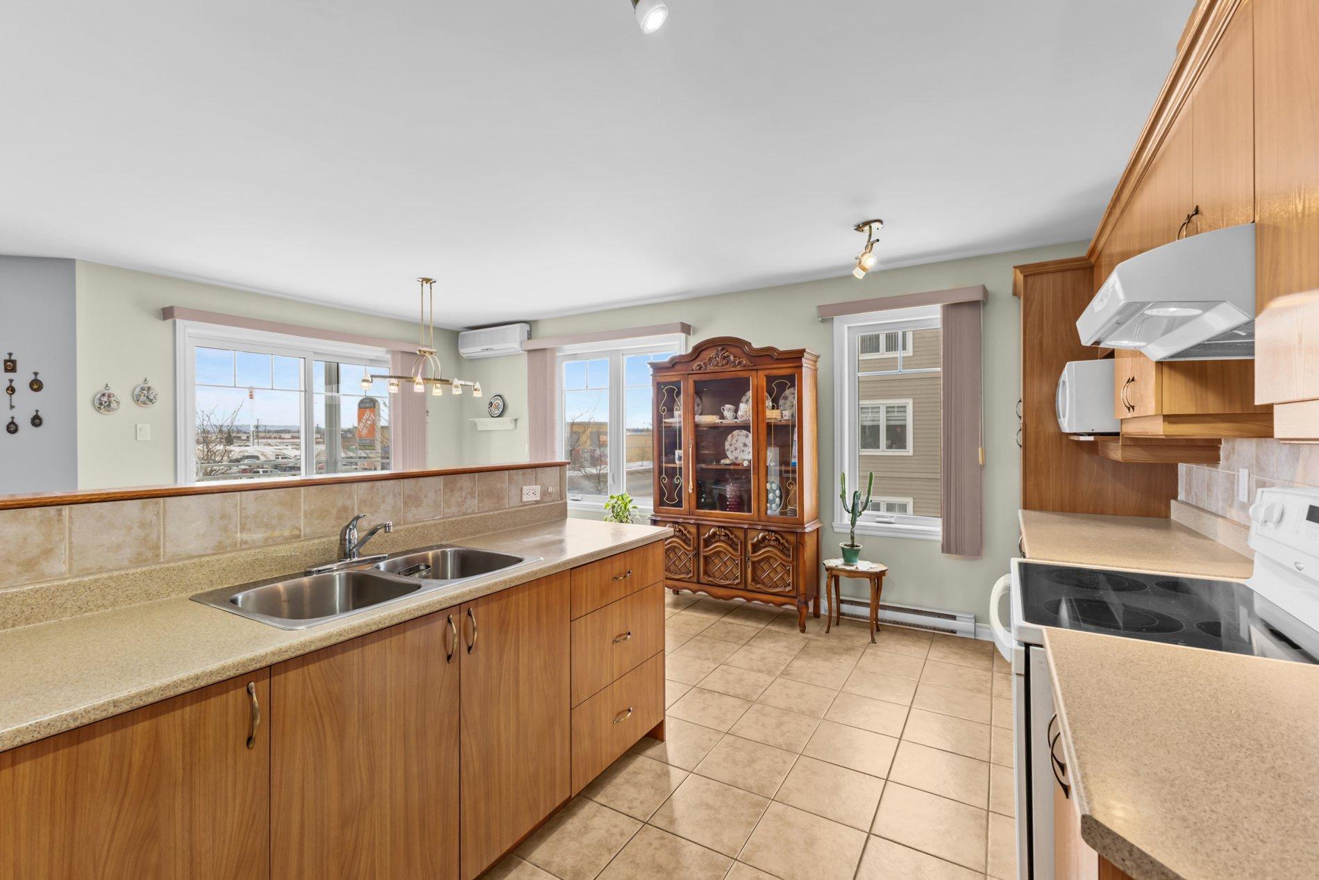 









2525


Rue Dutrisac

, 302,
Vaudreuil-Dorion,




QC
J7V9W7

