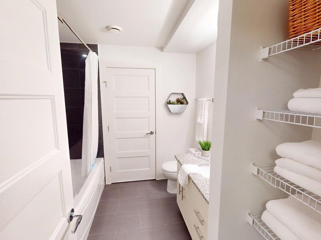 












504 15 Kings Wharf Place

,
Dartmouth,




NS
B2Y 0C2

