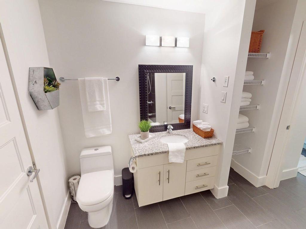 












504 15 Kings Wharf Place

,
Dartmouth,




NS
B2Y 0C2

