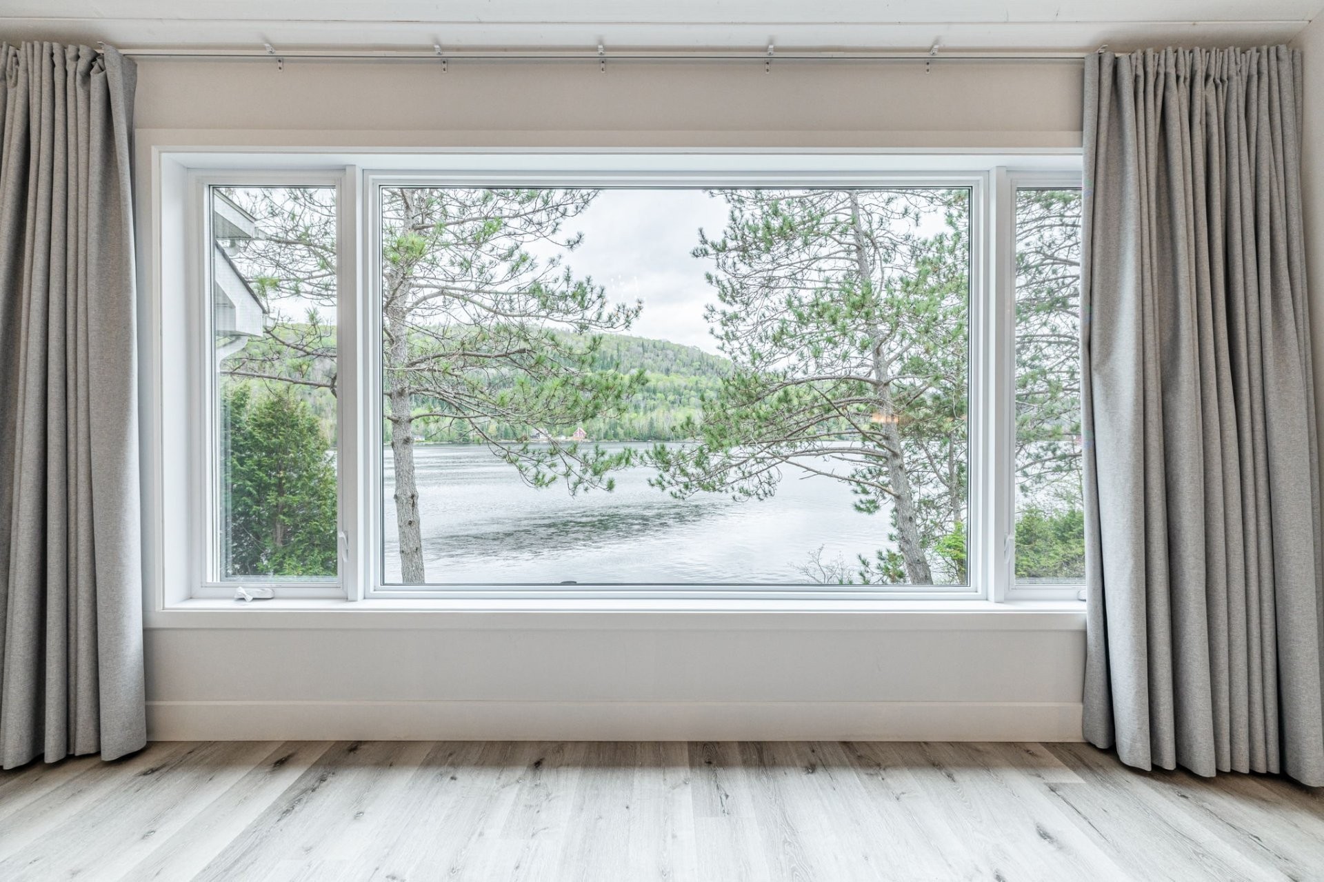 









2020


Ch. du Lac-Ste-Rose N.

,
Mandeville,




QC
J0K1L0

