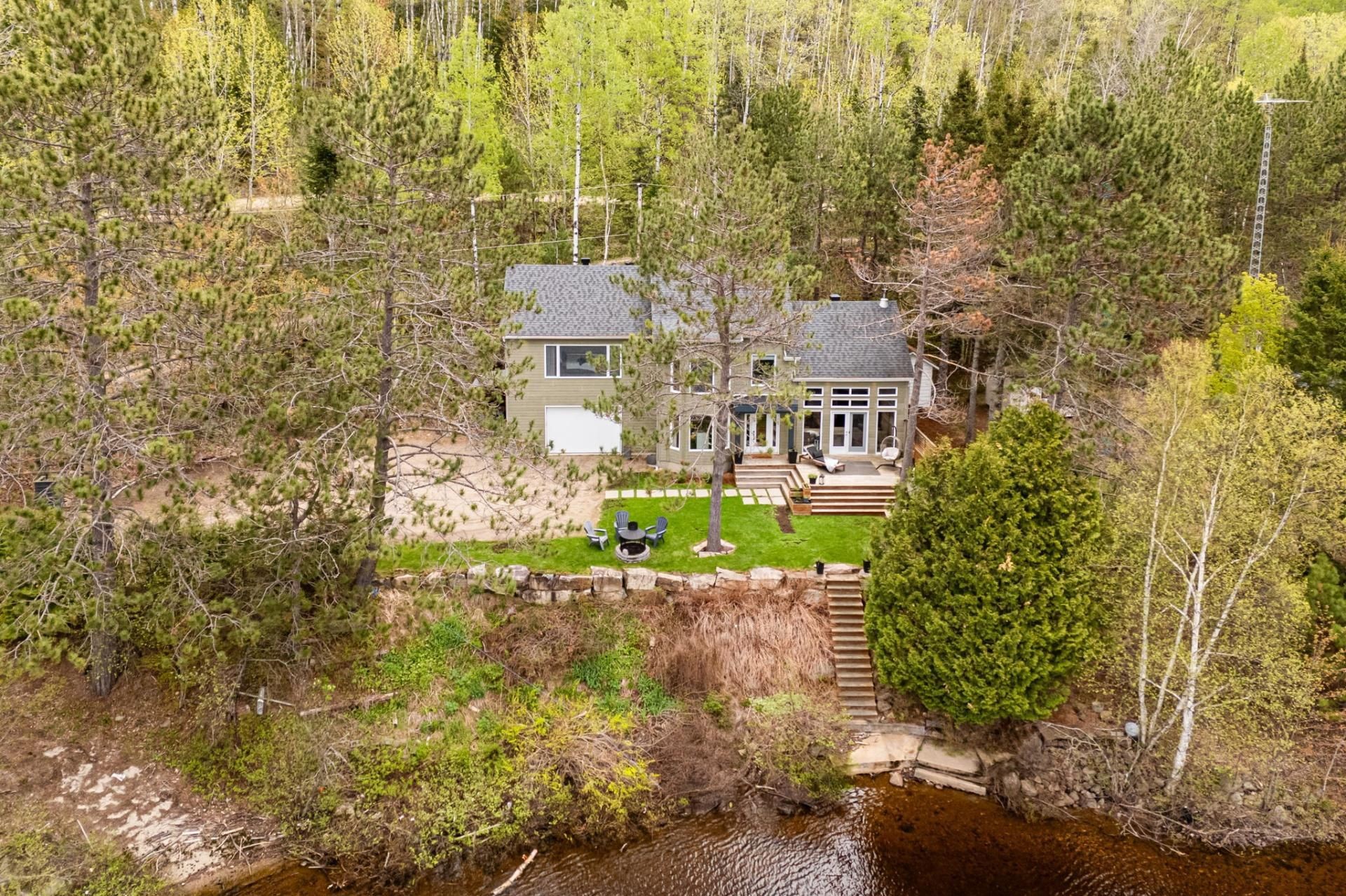 









2020


Ch. du Lac-Ste-Rose N.

,
Mandeville,




QC
J0K1L0

