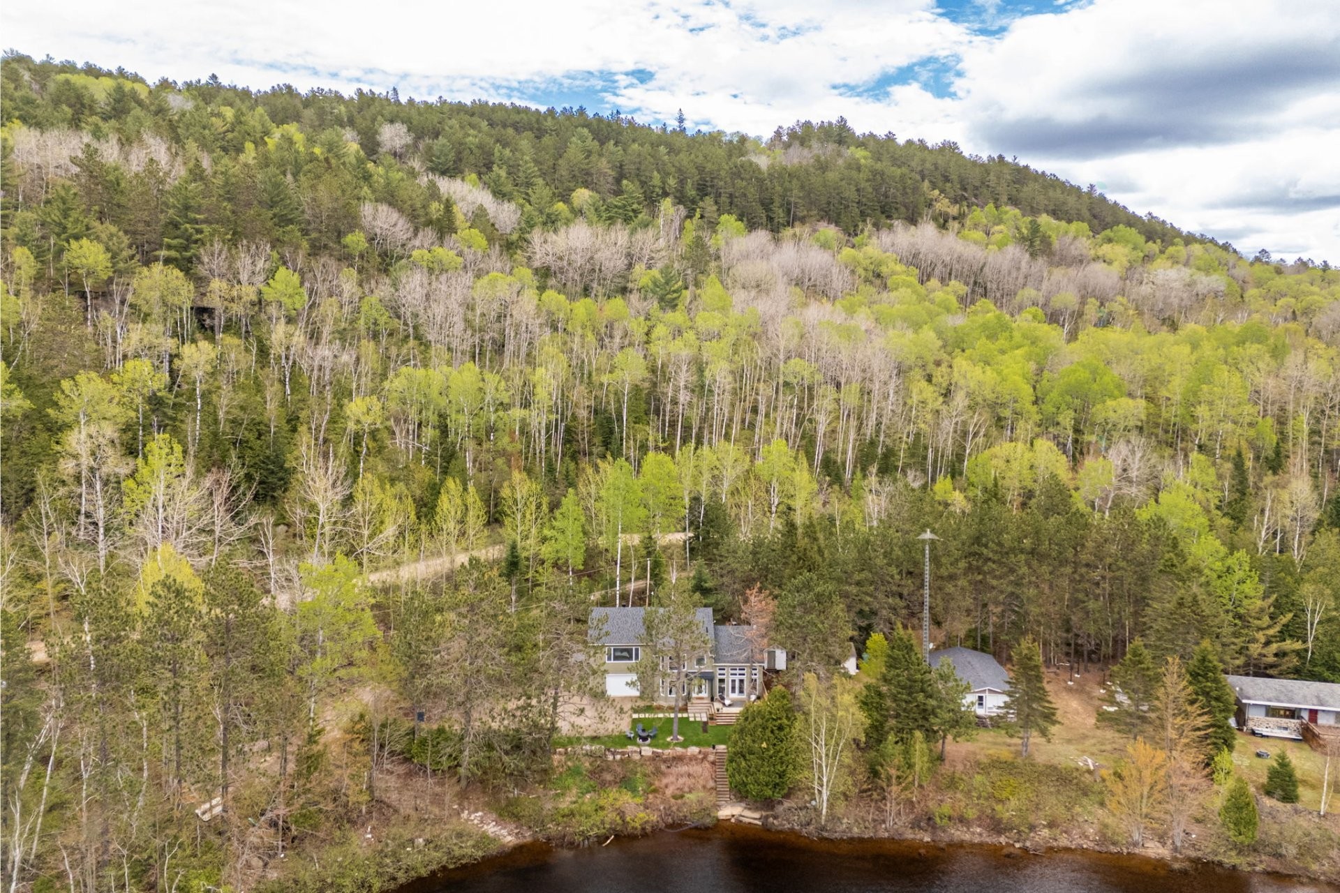 









2020


Ch. du Lac-Ste-Rose N.

,
Mandeville,




QC
J0K1L0

