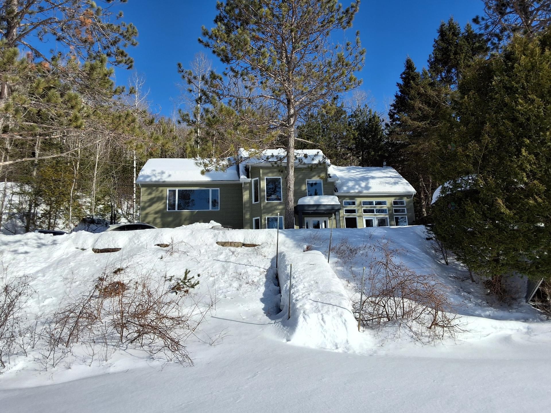 









2020


Ch. du Lac-Ste-Rose N.

,
Mandeville,




QC
J0K1L0

