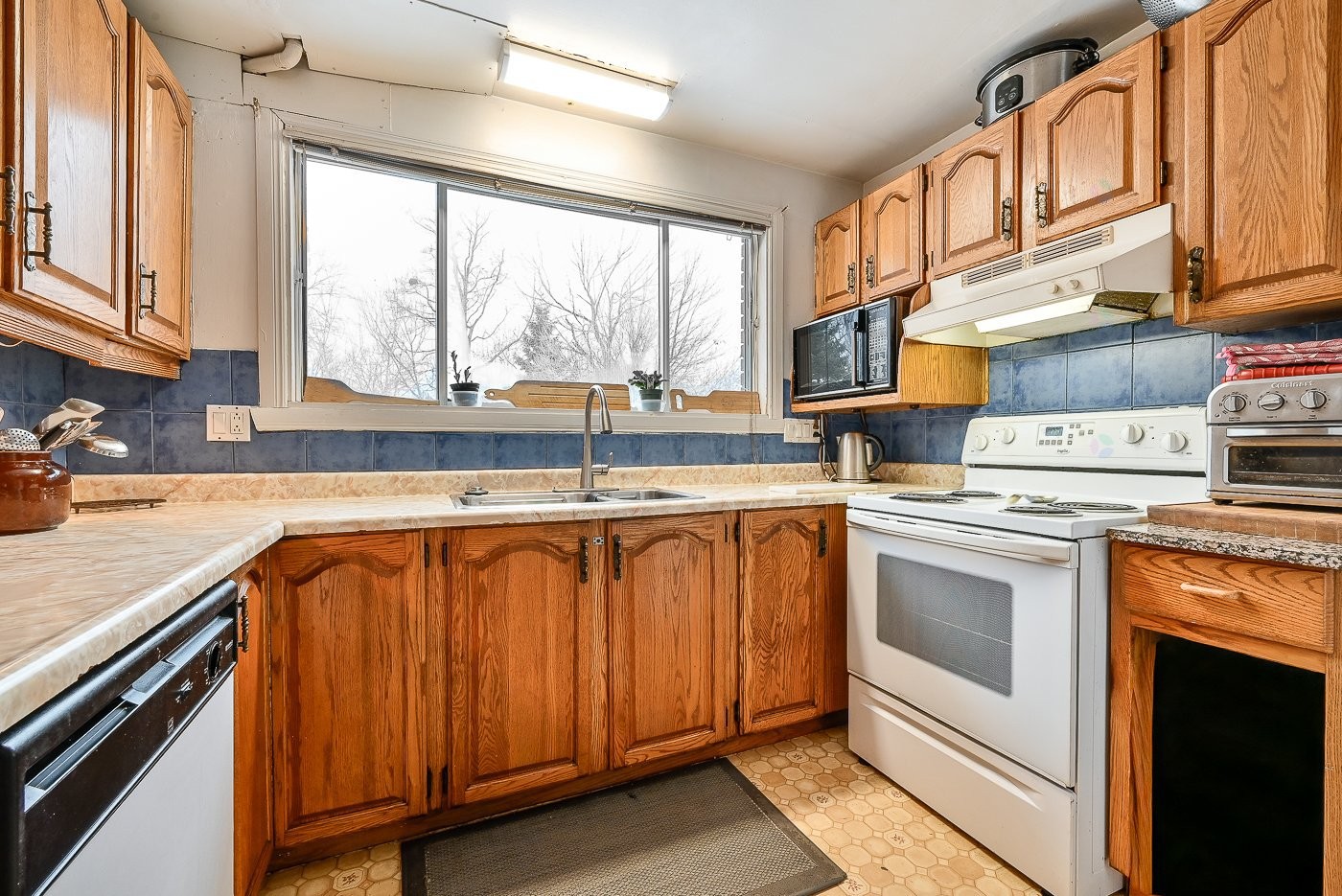 









208


Ch. St-Charles

,
Longueuil (Greenfield Park),




QC
J4V2K5

