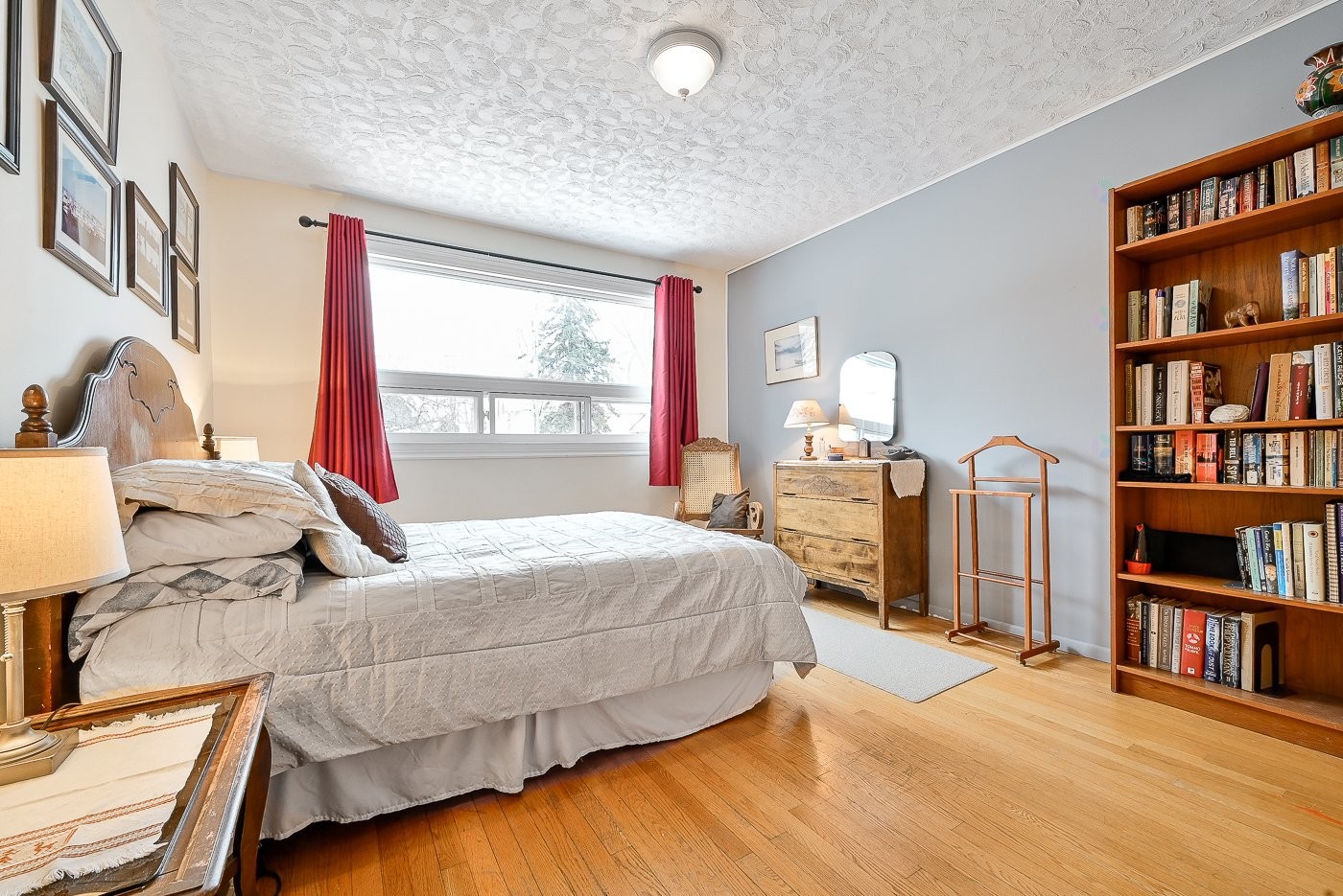 









208


Ch. St-Charles

,
Longueuil (Greenfield Park),




QC
J4V2K5

