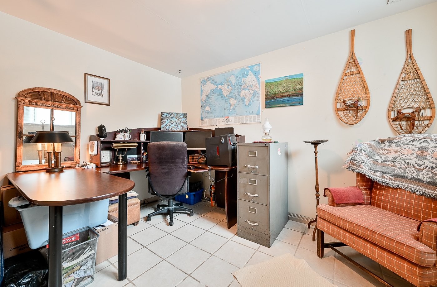 









208


Ch. St-Charles

,
Longueuil (Greenfield Park),




QC
J4V2K5

