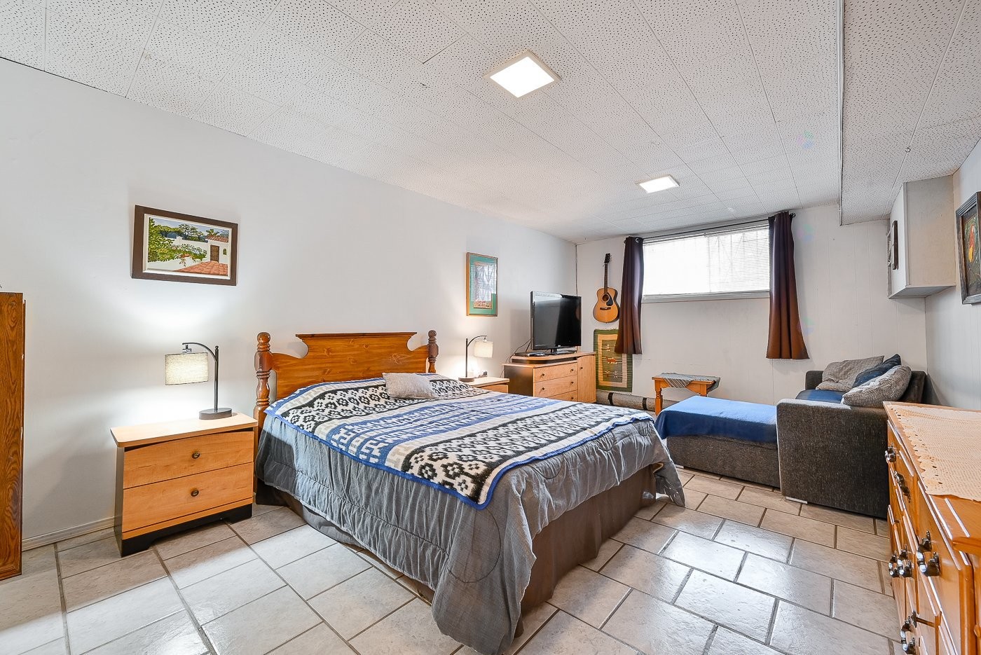 









208


Ch. St-Charles

,
Longueuil (Greenfield Park),




QC
J4V2K5

