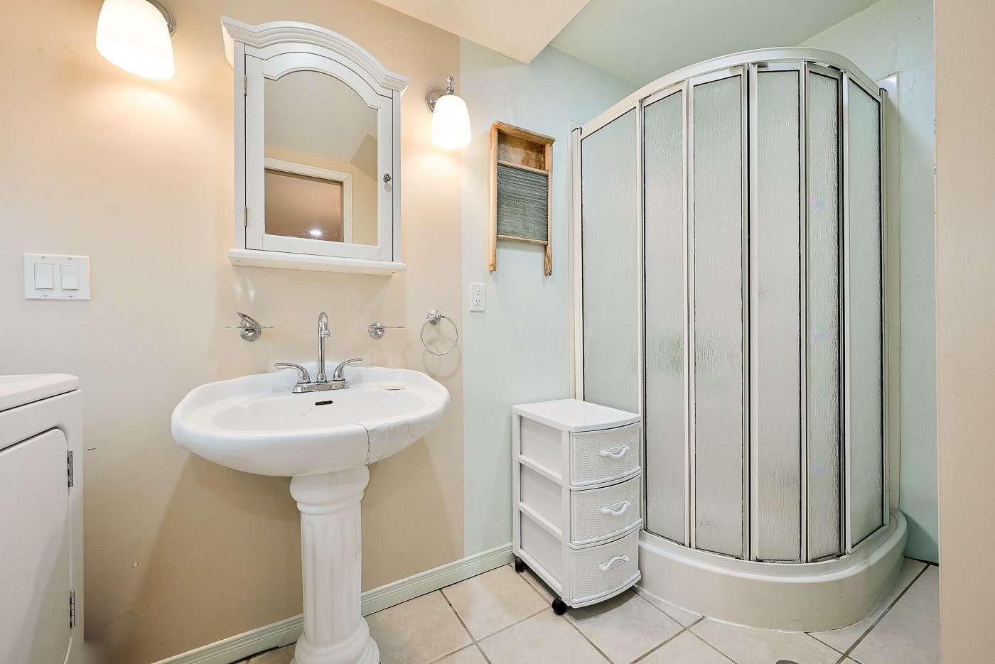 









208


Ch. St-Charles

,
Longueuil (Greenfield Park),




QC
J4V2K5

