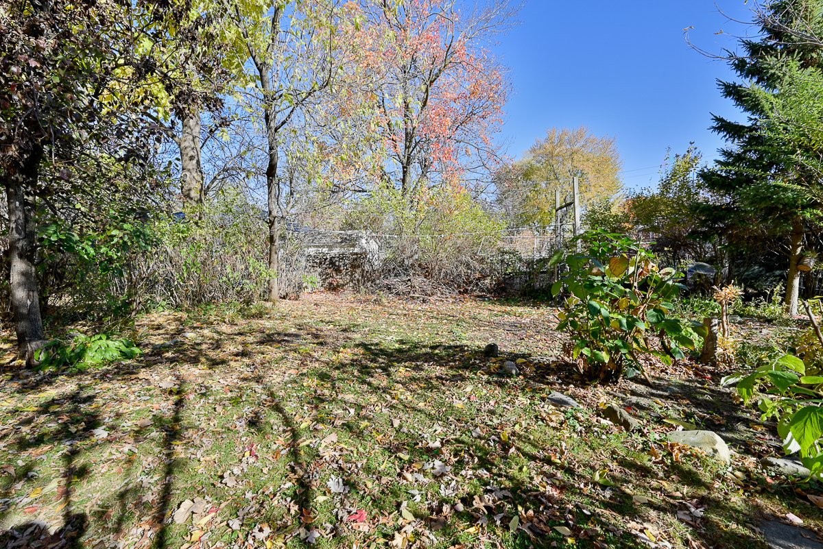 









208


Ch. St-Charles

,
Longueuil (Greenfield Park),




QC
J4V2K5

