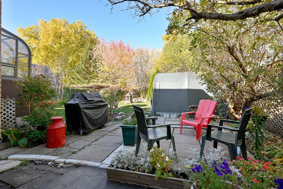 









208


Ch. St-Charles

,
Longueuil (Greenfield Park),




QC
J4V2K5

