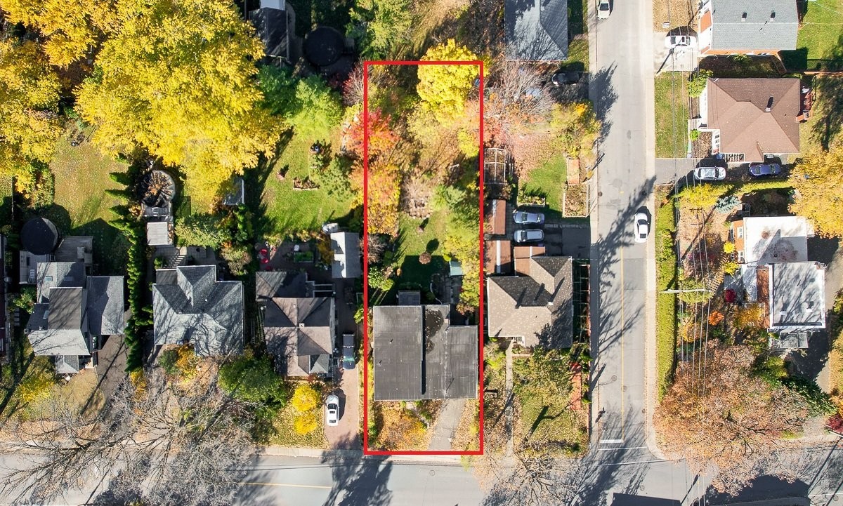 









208


Ch. St-Charles

,
Longueuil (Greenfield Park),




QC
J4V2K5

