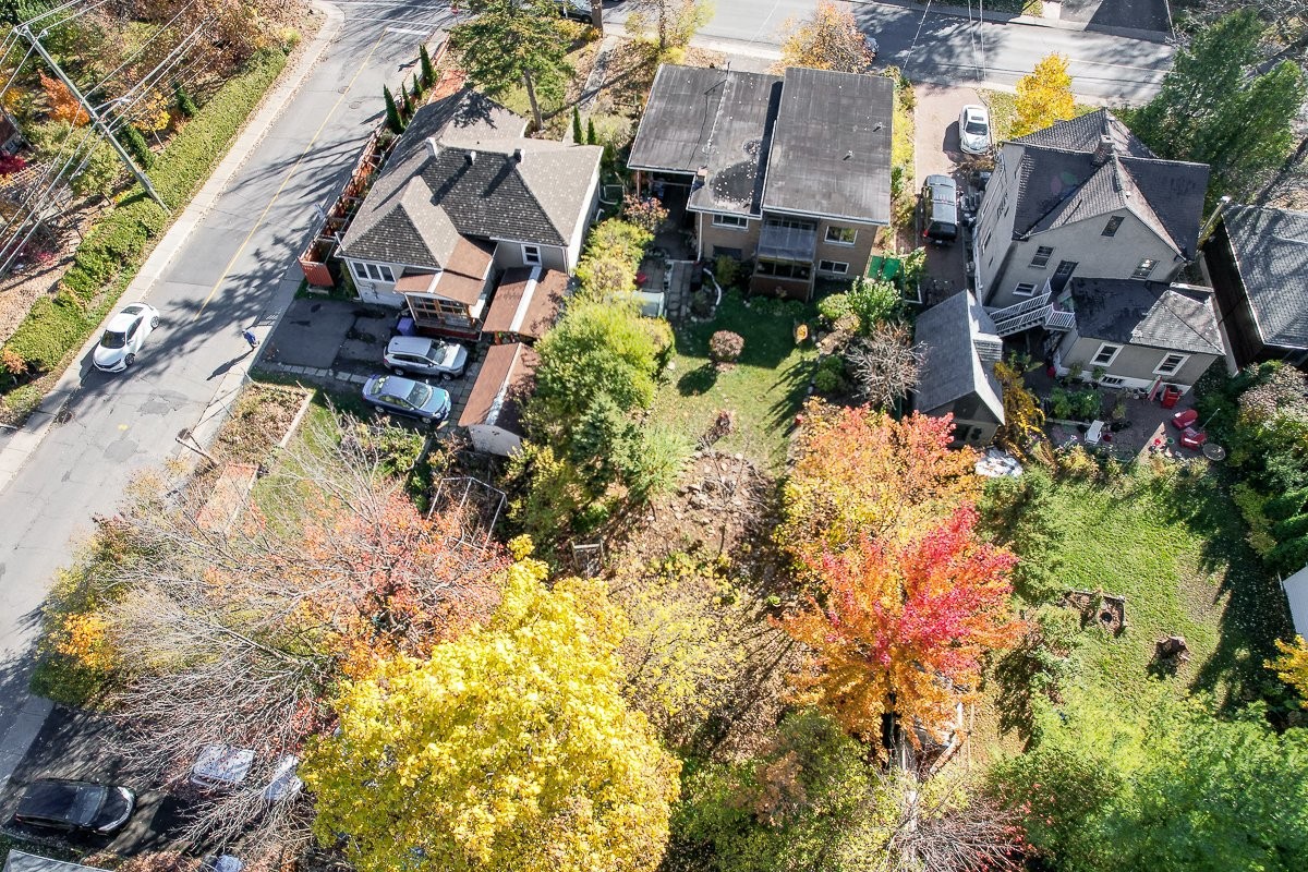 









208


Ch. St-Charles

,
Longueuil (Greenfield Park),




QC
J4V2K5

