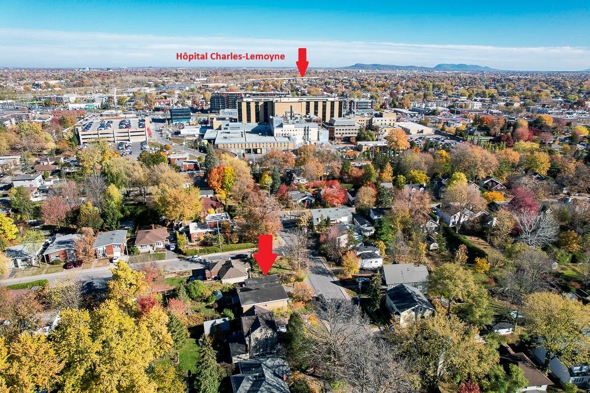 









208


Ch. St-Charles

,
Longueuil (Greenfield Park),




QC
J4V2K5

