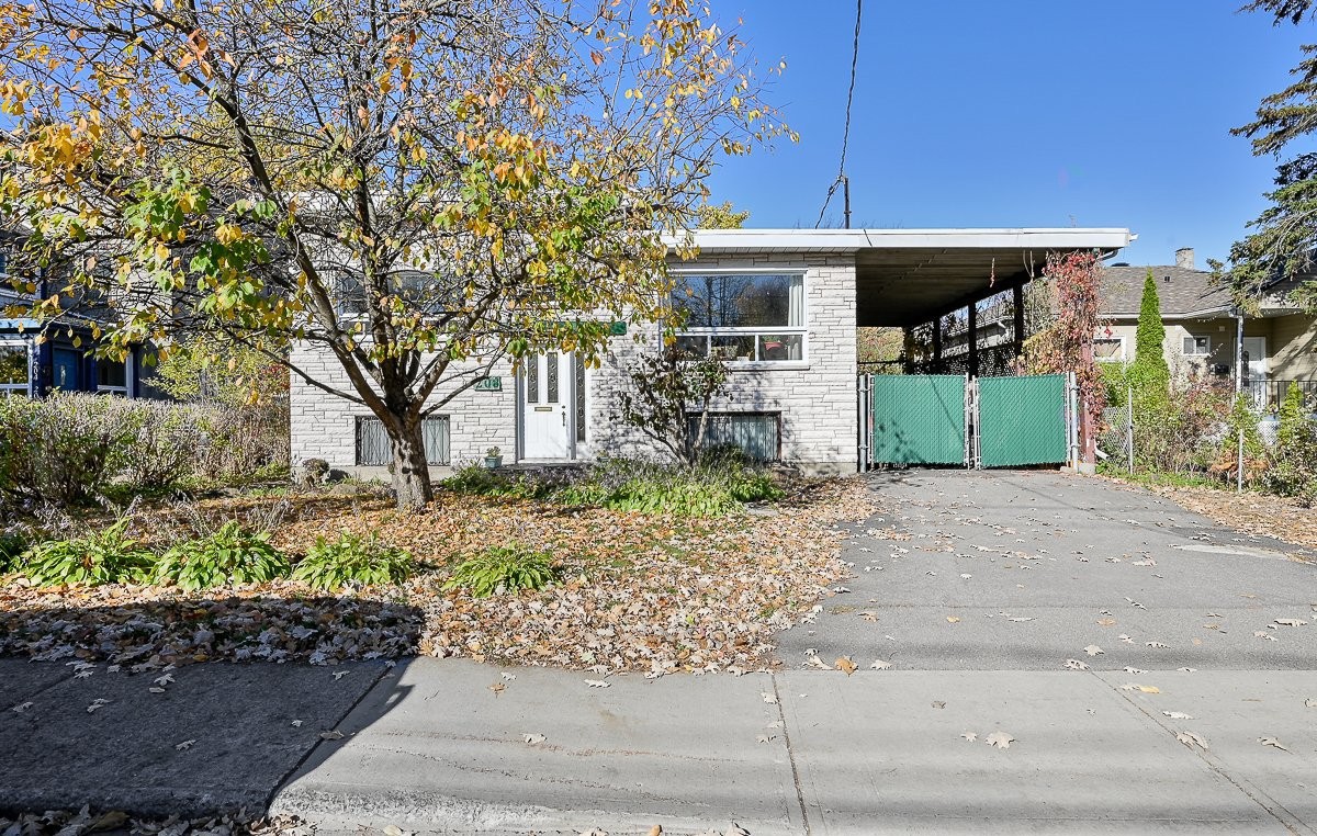 









208


Ch. St-Charles

,
Longueuil (Greenfield Park),




QC
J4V2K5

