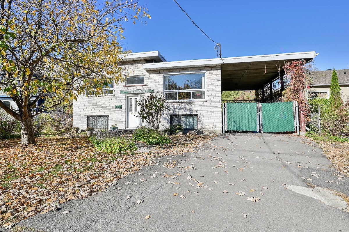 









208


Ch. St-Charles

,
Longueuil (Greenfield Park),




QC
J4V2K5

