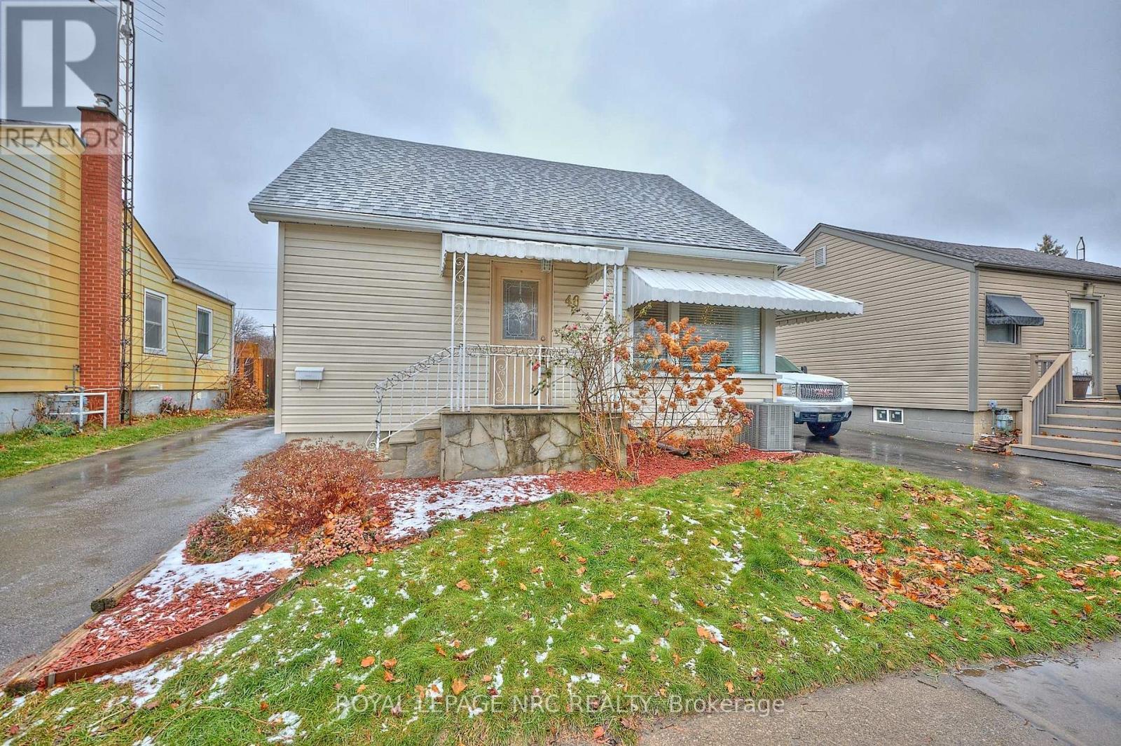 












40 SHAKESPEARE AVENUE

,
St. Catharines (Haig),




Ontario
L2R6M6


