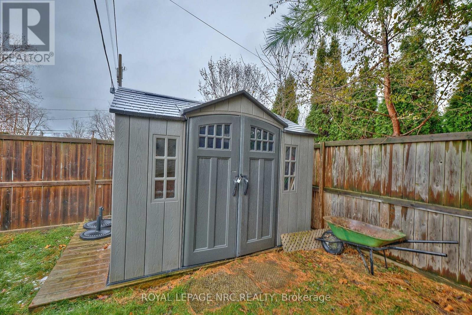 












40 SHAKESPEARE AVENUE

,
St. Catharines (Haig),




Ontario
L2R6M6

