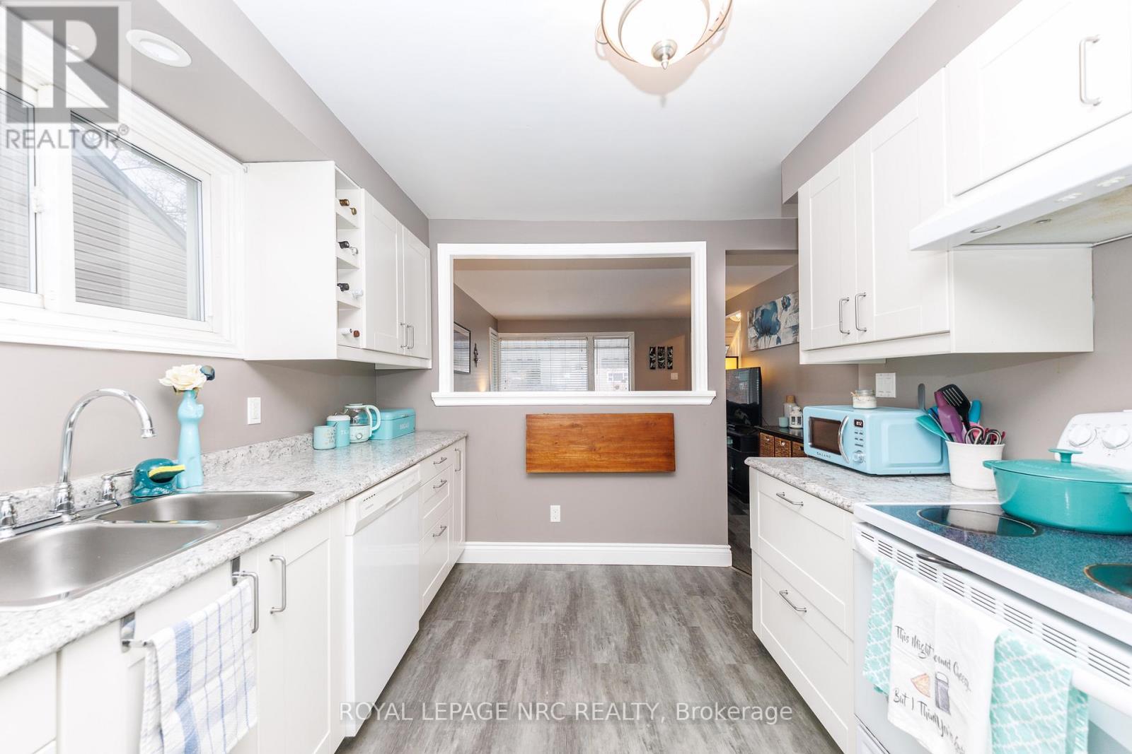 












40 SHAKESPEARE AVENUE

,
St. Catharines (Haig),




Ontario
L2R6M6

