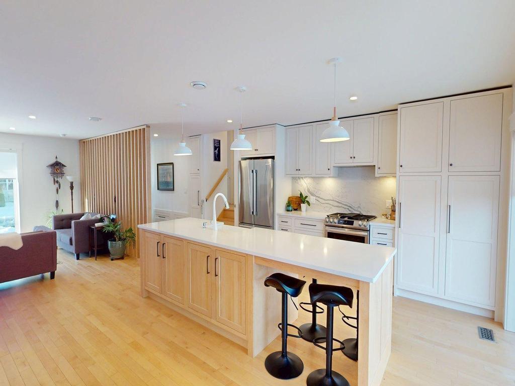 












6368 Edinburgh Street

,
Halifax,




NS
B3L 1W4

