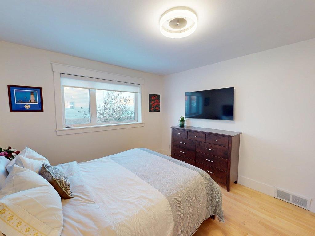 












6368 Edinburgh Street

,
Halifax,




NS
B3L 1W4

