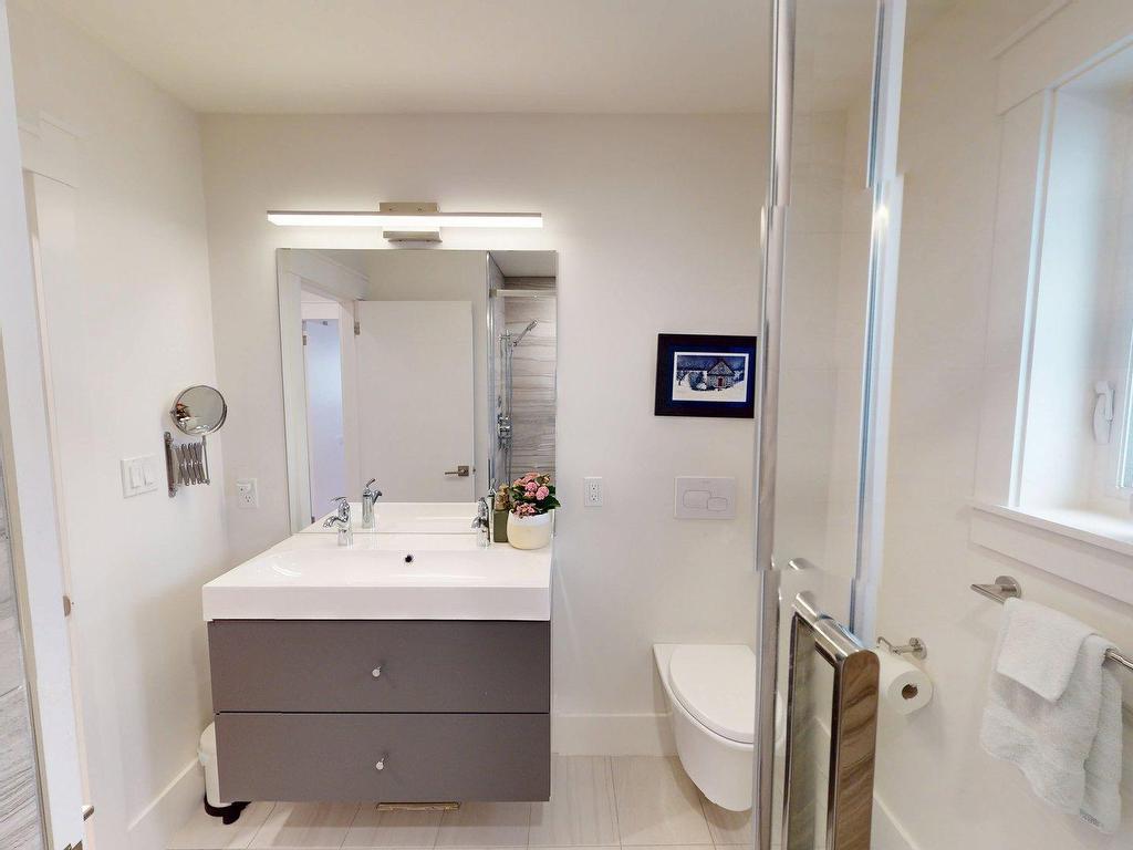 












6368 Edinburgh Street

,
Halifax,




NS
B3L 1W4

