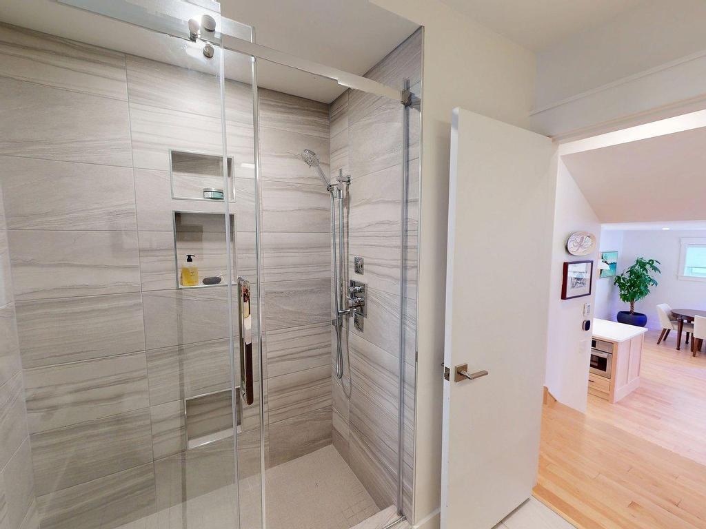 












6368 Edinburgh Street

,
Halifax,




NS
B3L 1W4

