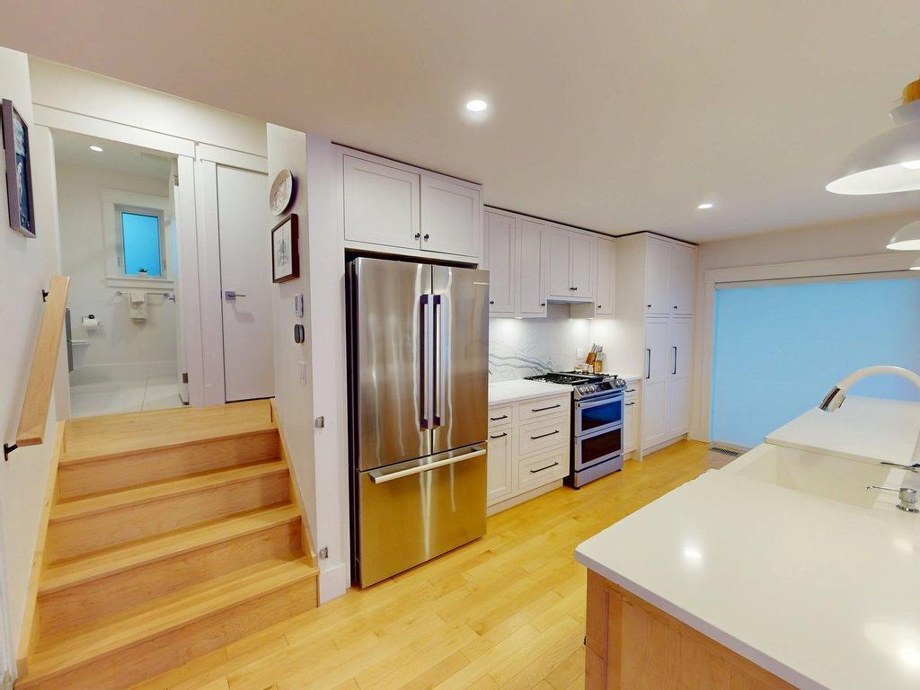 












6368 Edinburgh Street

,
Halifax,




NS
B3L 1W4

