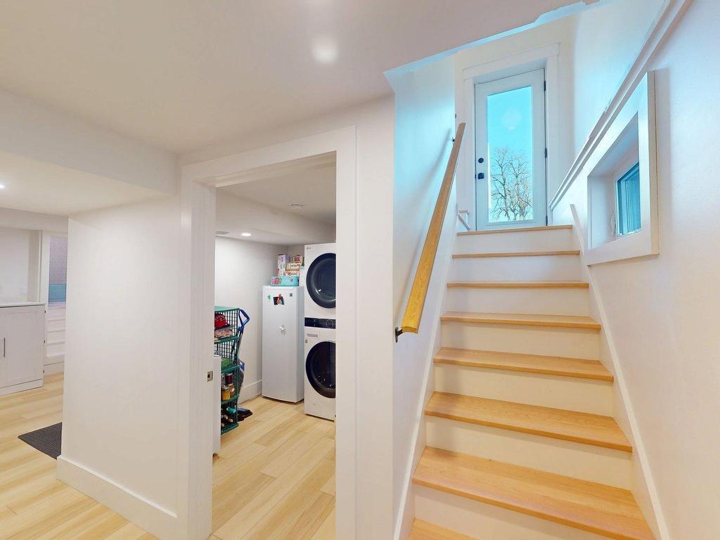 












6368 Edinburgh Street

,
Halifax,




NS
B3L 1W4

