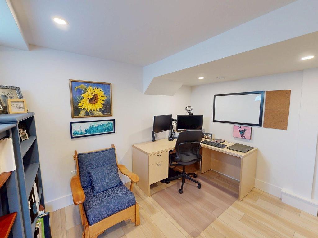 












6368 Edinburgh Street

,
Halifax,




NS
B3L 1W4

