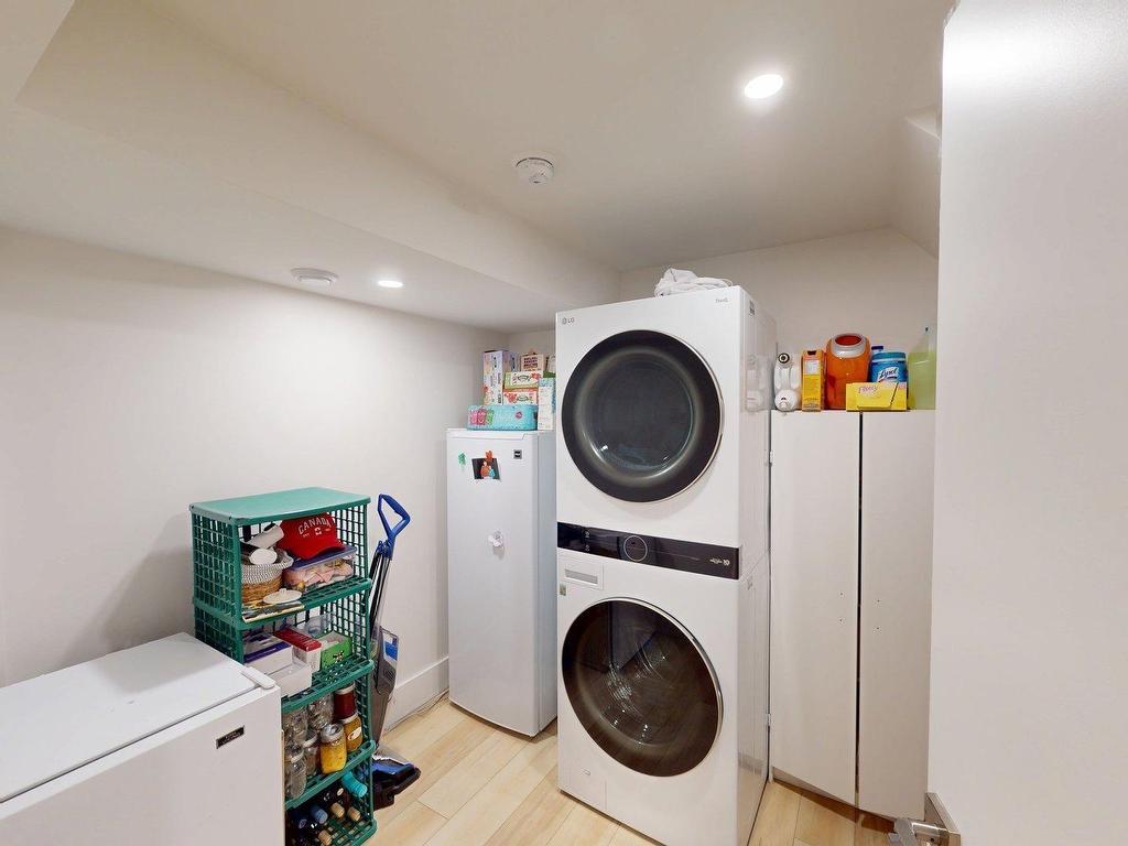 












6368 Edinburgh Street

,
Halifax,




NS
B3L 1W4

