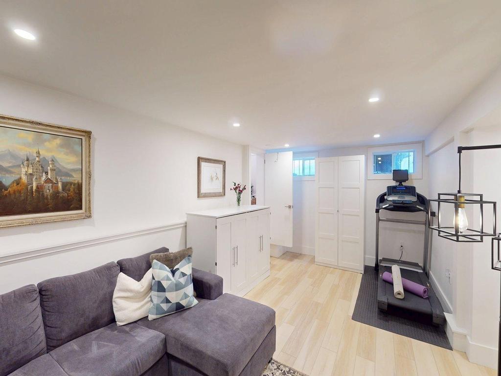 












6368 Edinburgh Street

,
Halifax,




NS
B3L 1W4

