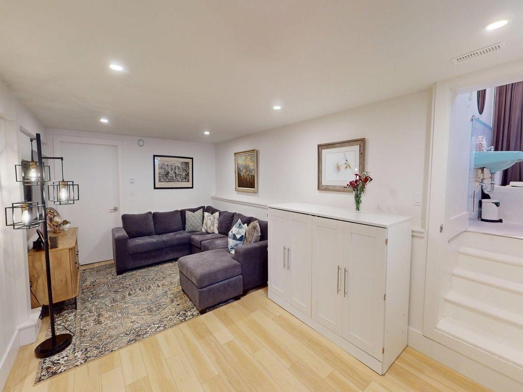 












6368 Edinburgh Street

,
Halifax,




NS
B3L 1W4

