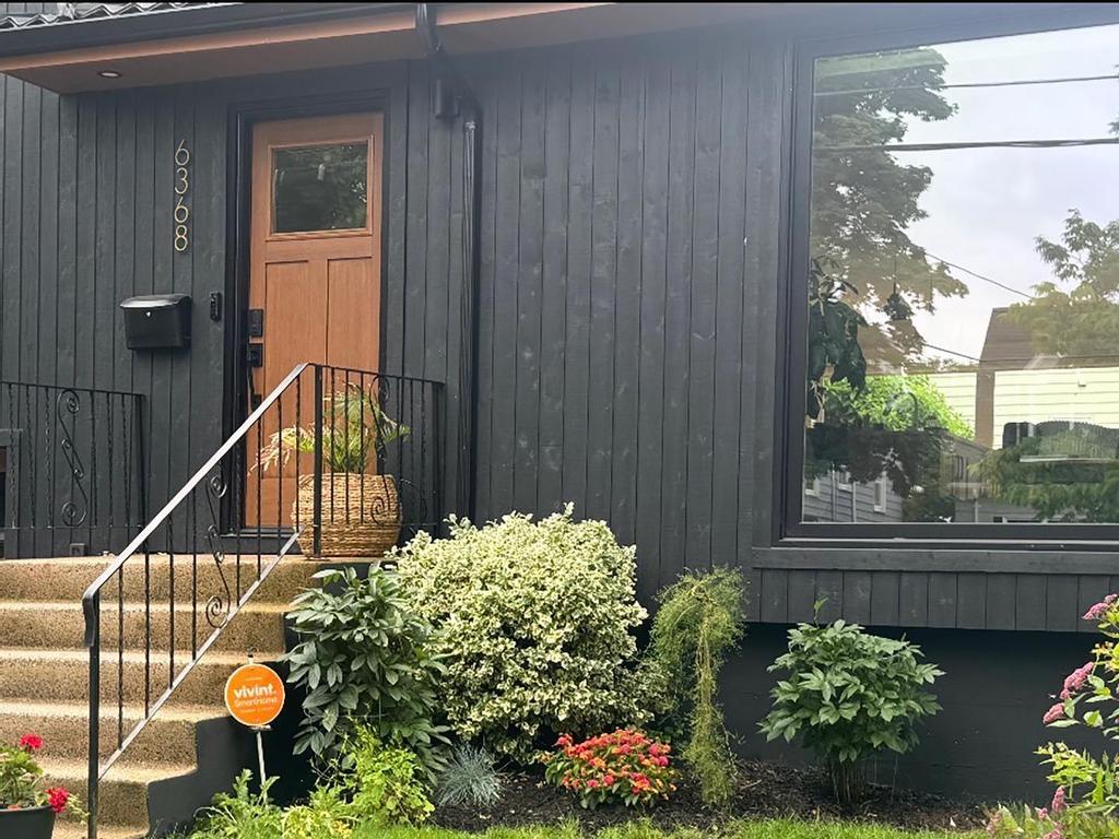 












6368 Edinburgh Street

,
Halifax,




NS
B3L 1W4

