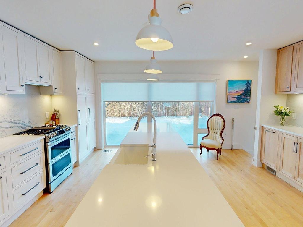 












6368 Edinburgh Street

,
Halifax,




NS
B3L 1W4

