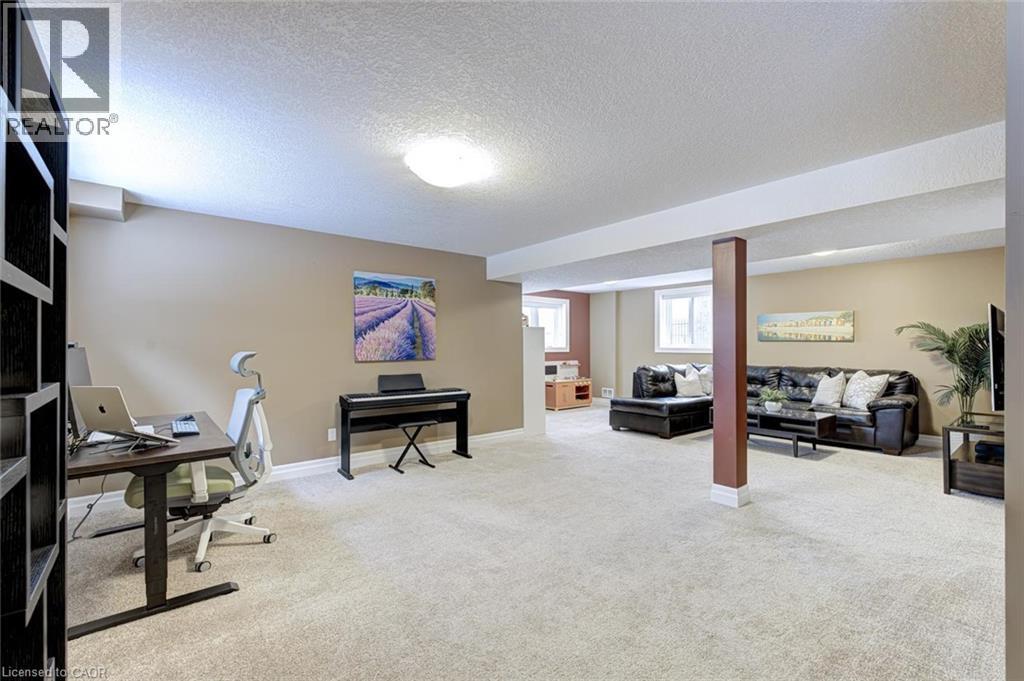 












941 PIONEER GROVE Court

,
Kitchener,




Ontario
N2P0B2

