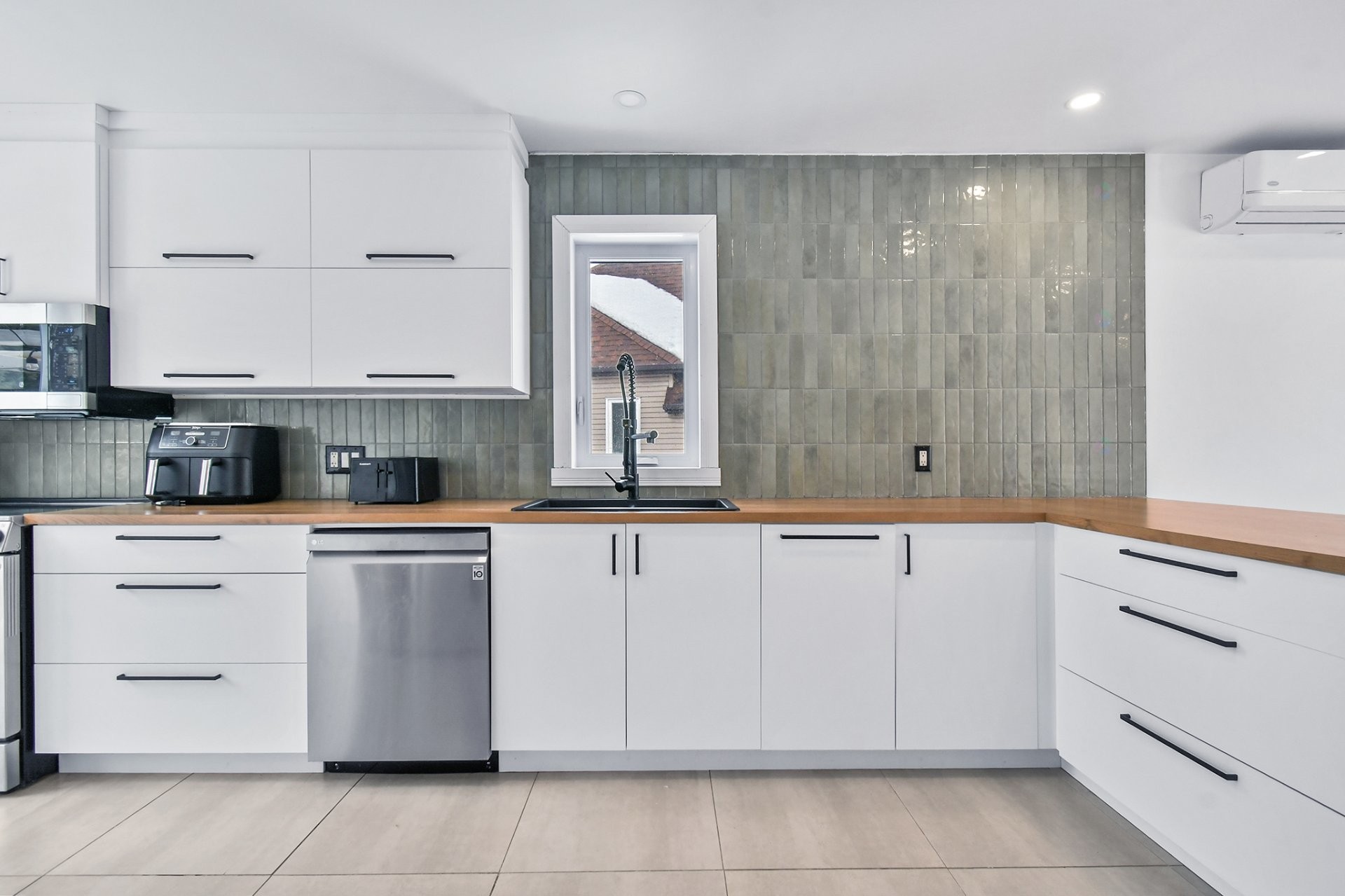 









171


Rue R.-L.-Rivard

,
Saint-Lin/Laurentides,




QC
J5M2E4

